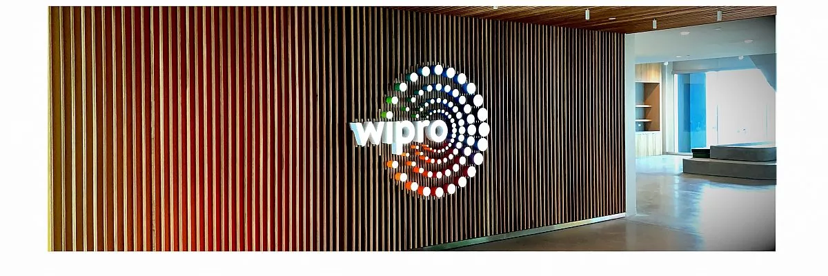 wipro-interior-lobby-brand-wall-wood-slat-illuminated-logo-sign.jpg