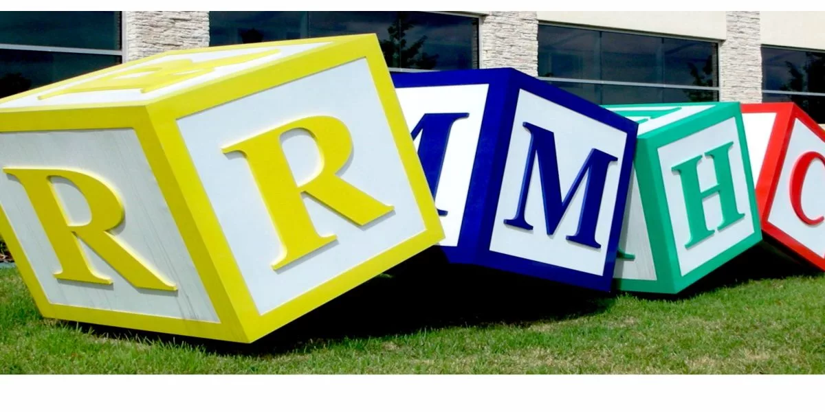 custom-3d-letter-sign-blocks-outdoor-display.jpg